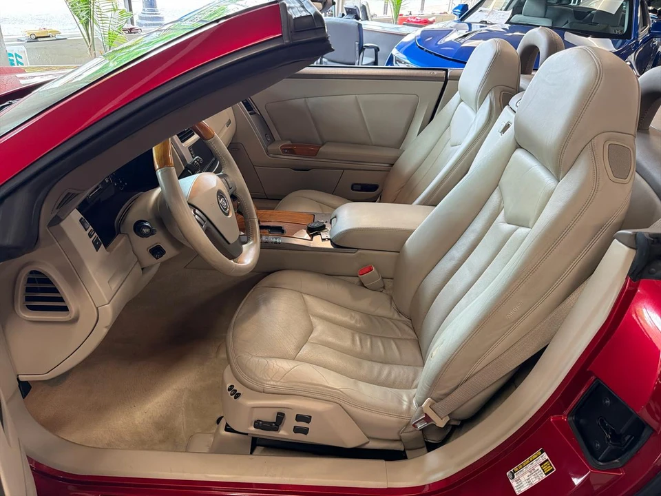 2005 Cadillac XLR - Image 18 of 27