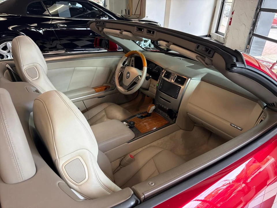 2005 Cadillac XLR - Image 22 of 27