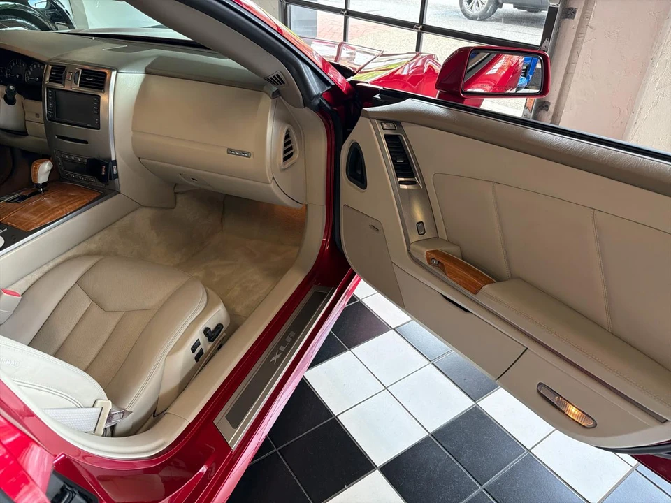 2005 Cadillac XLR - Image 23 of 27