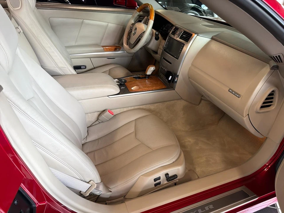 2005 Cadillac XLR - Image 24 of 27