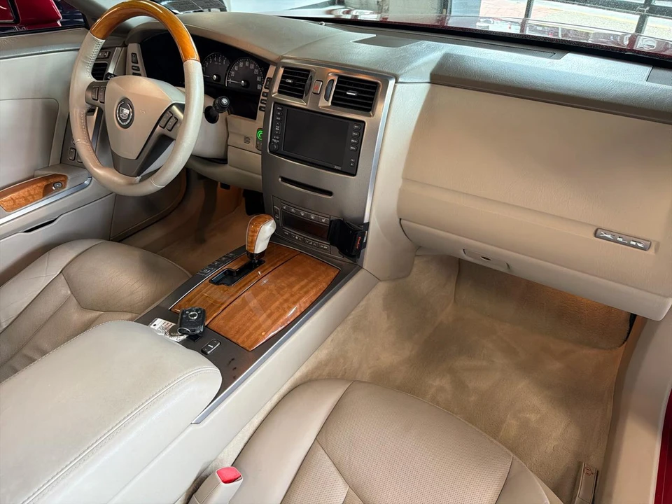2005 Cadillac XLR - Image 25 of 27