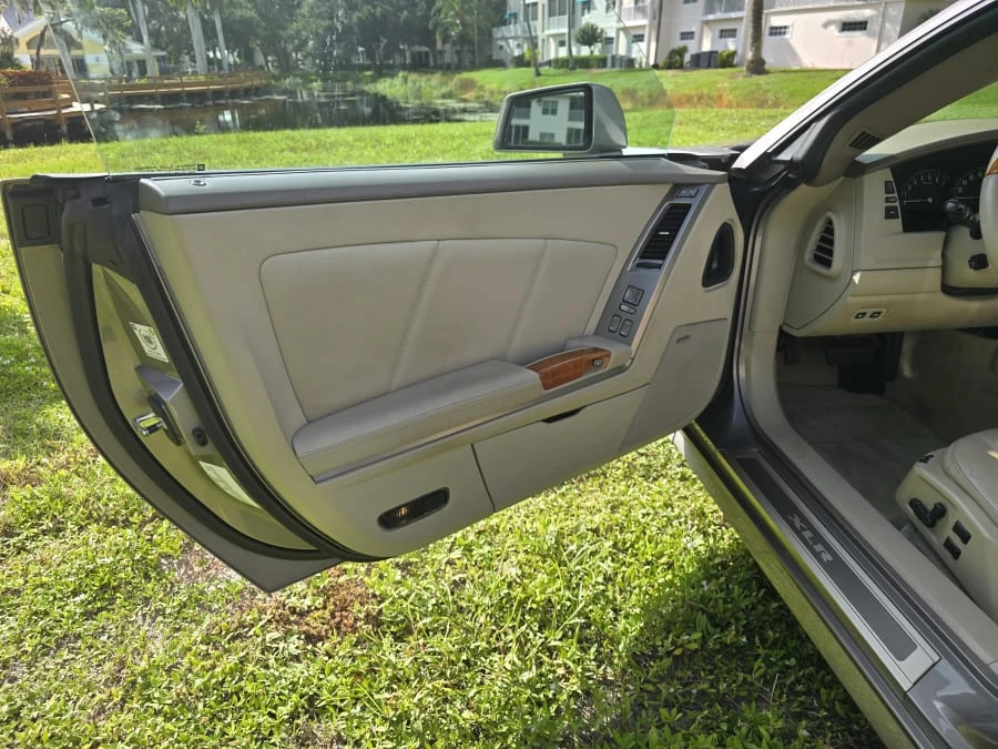 2005 Cadillac XLR - Image 14 of 15