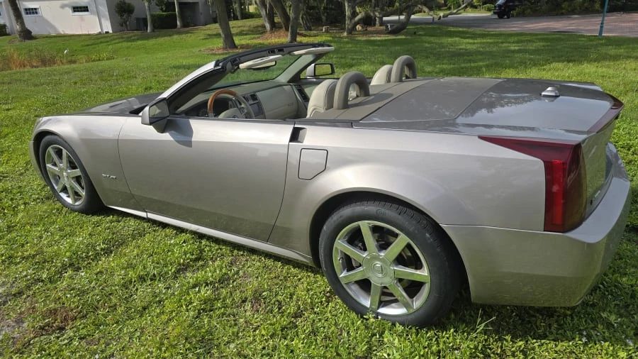 2005 Cadillac XLR - Image 8 of 15