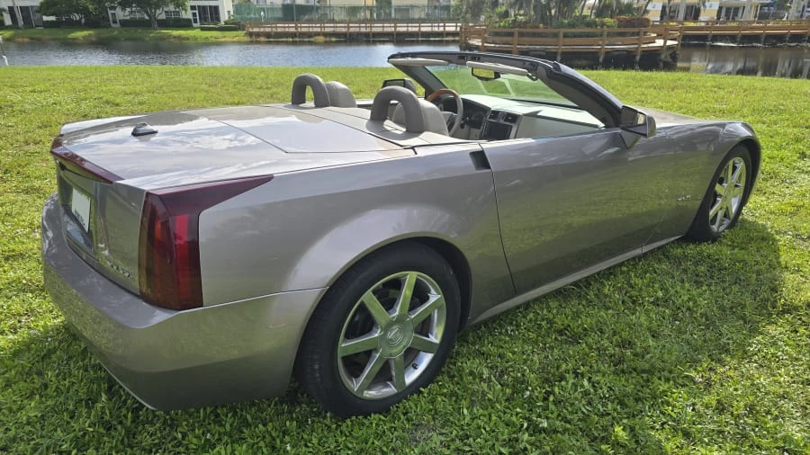 2005 Cadillac XLR - Image 6 of 15