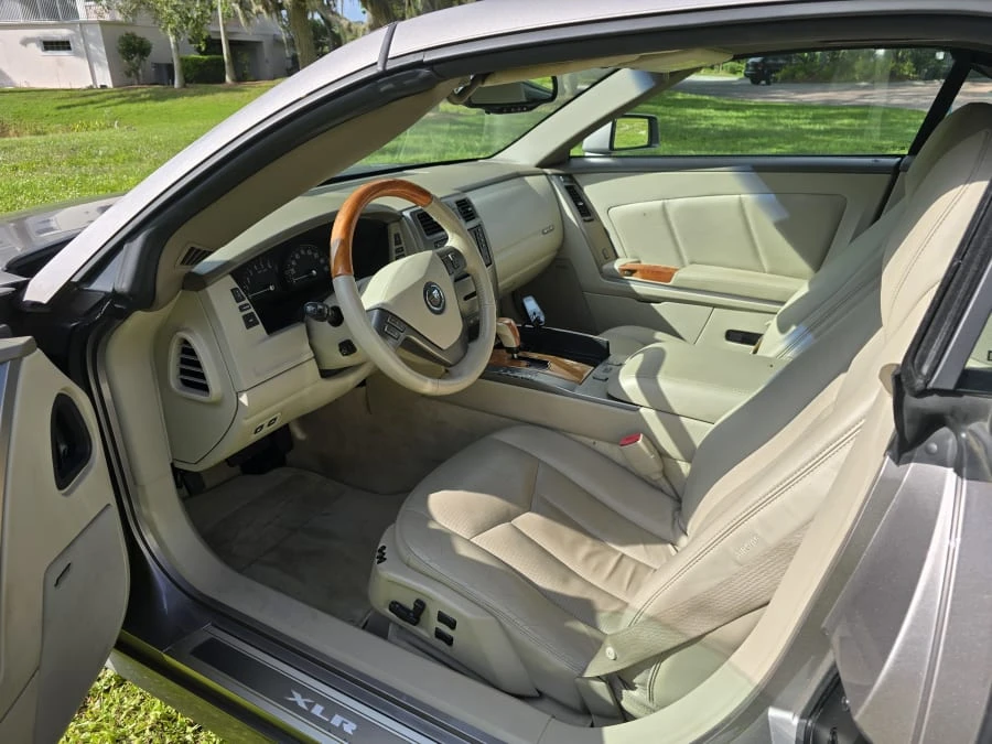 2005 Cadillac XLR - Image 9 of 15