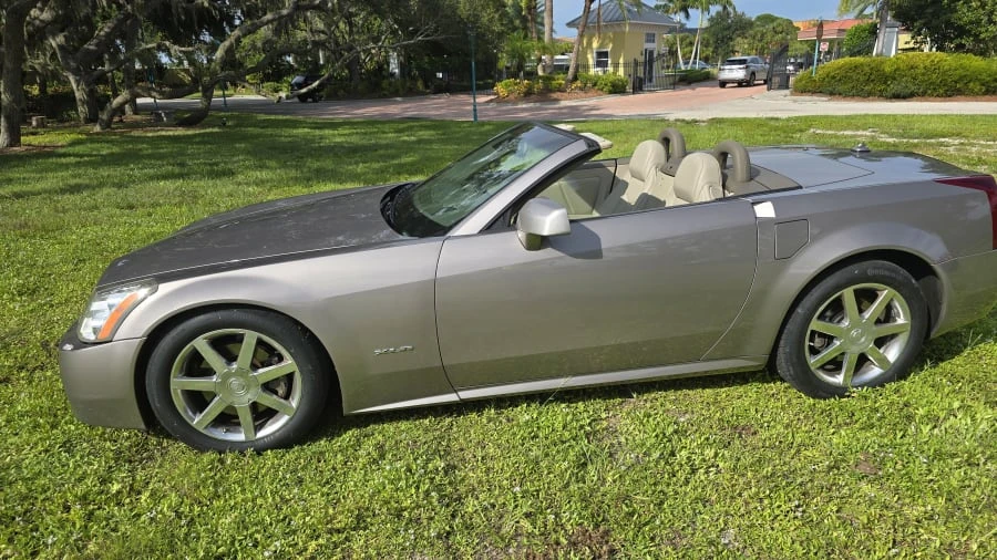 2005 Cadillac XLR - Image 2 of 15