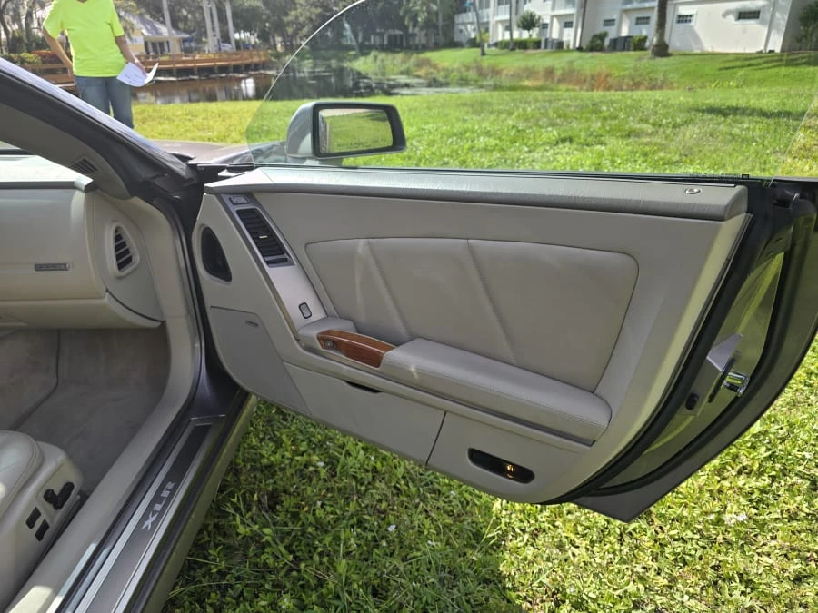 2005 Cadillac XLR - Image 13 of 15
