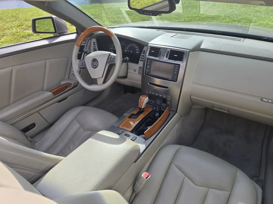 2005 Cadillac XLR - Image 10 of 15