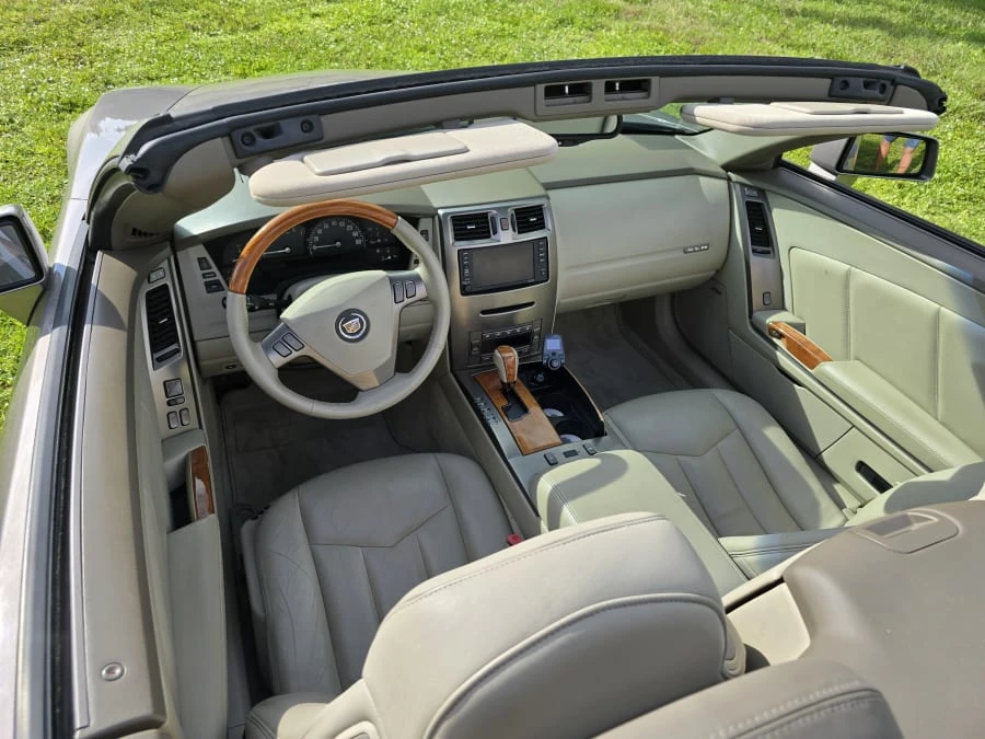 2005 Cadillac XLR - Image 12 of 15