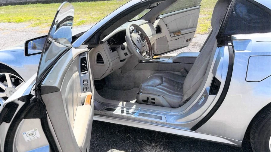 2005 Cadillac XLR - Image 7 of 13