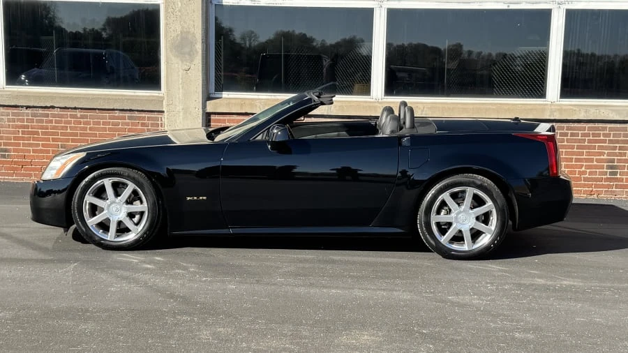 2005 Cadillac XLR - Image 2 of 11