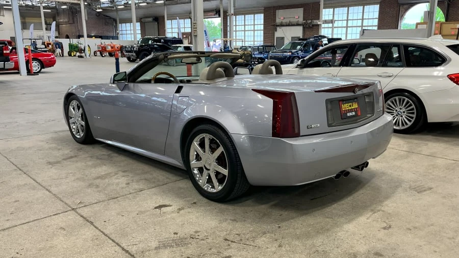 2005 Cadillac XLR - Image 2 of 6