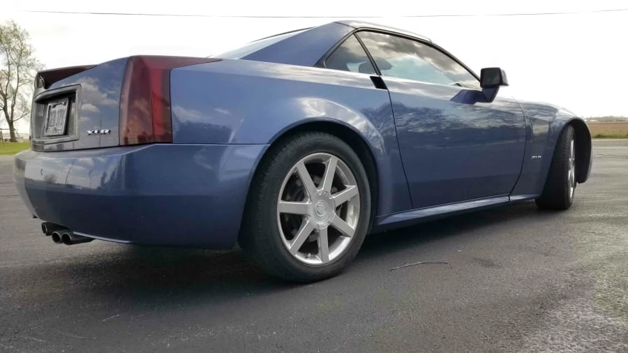 2005 Cadillac XLR - Image 16 of 17