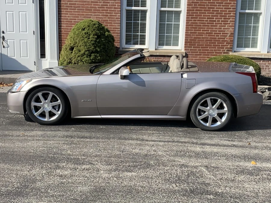 2005 Cadillac XLR - Image 2 of 10
