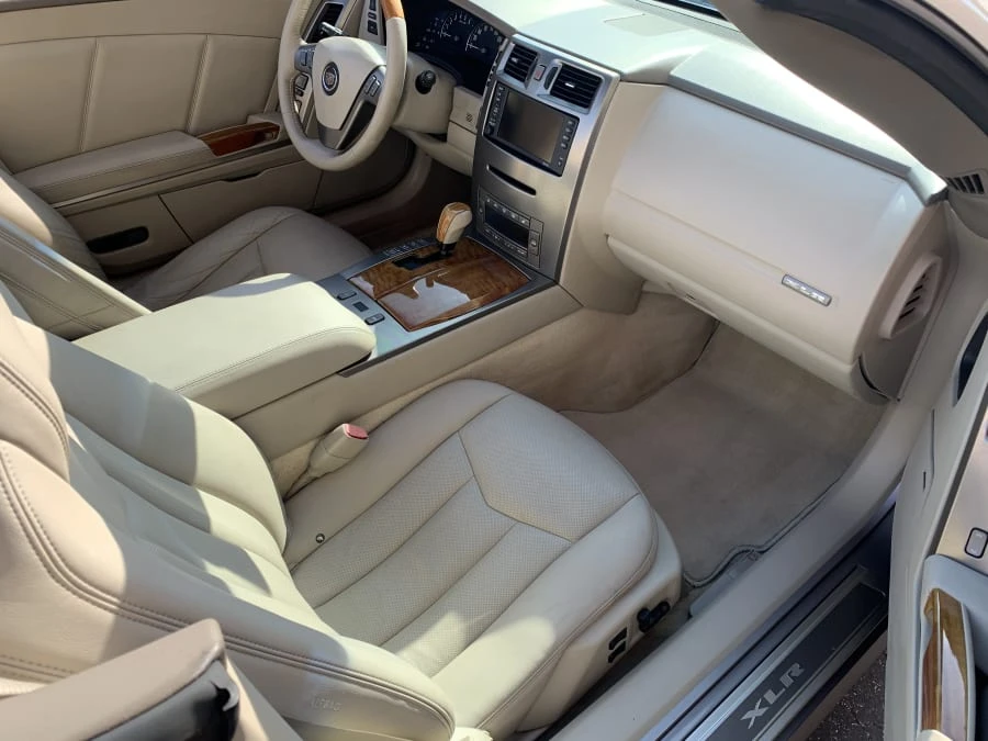 2005 Cadillac XLR - Image 5 of 10