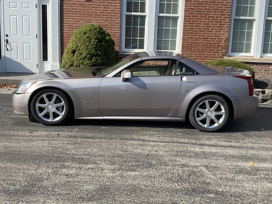 2005 Cadillac XLR - Image 9 of 10