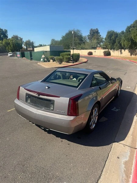 2005 Cadillac XLR - Image 10 of 16