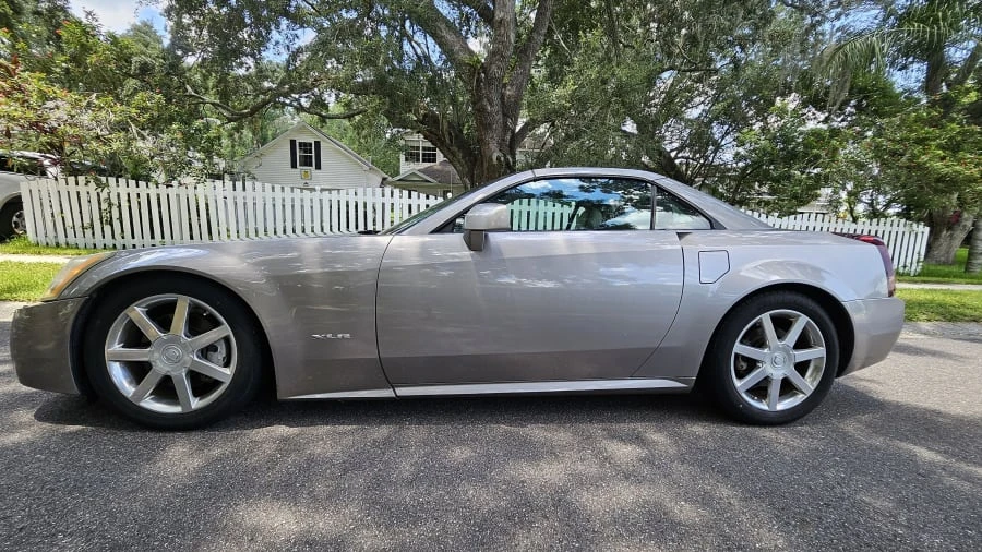2005 Cadillac XLR - Image 2 of 3