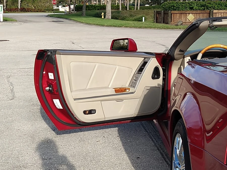 2005 Cadillac XLR - Image 7 of 31