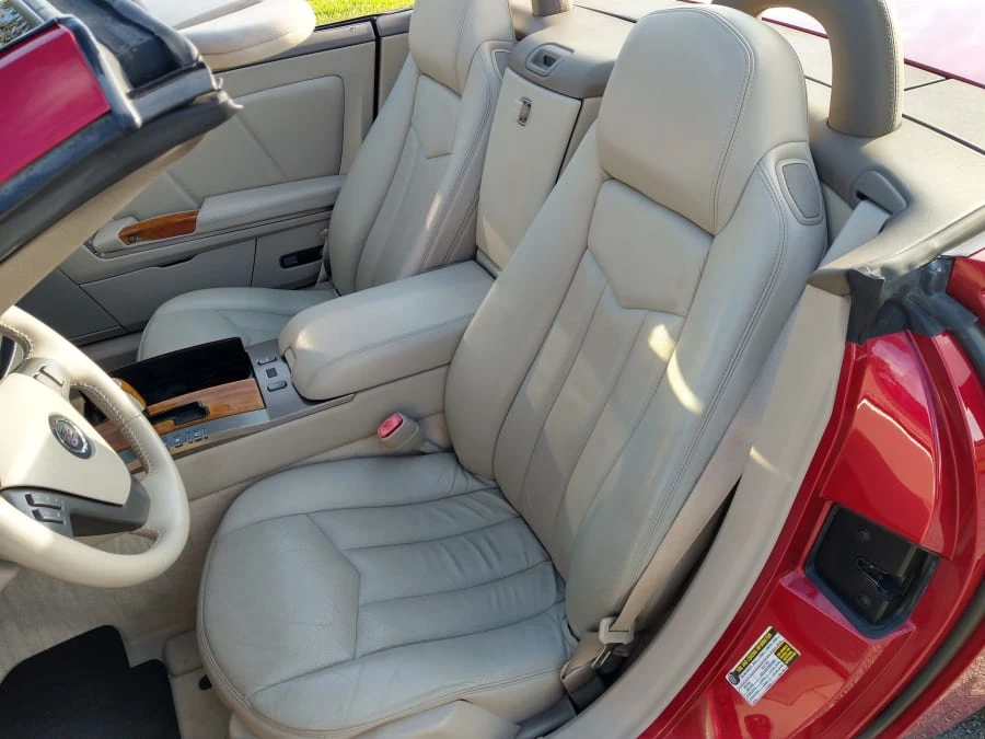 2005 Cadillac XLR - Image 9 of 31