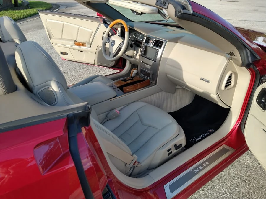 2005 Cadillac XLR - Image 11 of 31