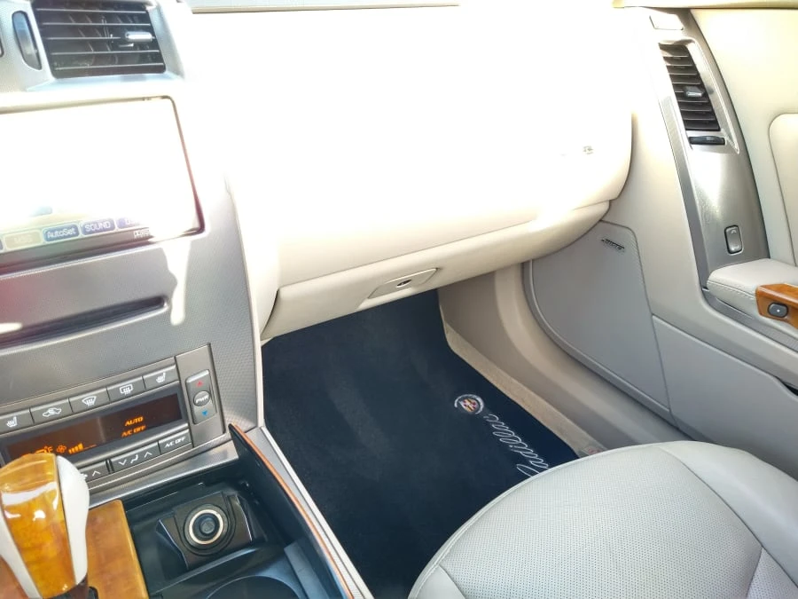 2005 Cadillac XLR - Image 18 of 31