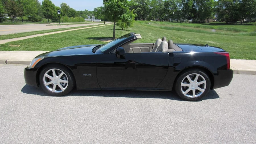 2005 Cadillac XLR - Image 2 of 7