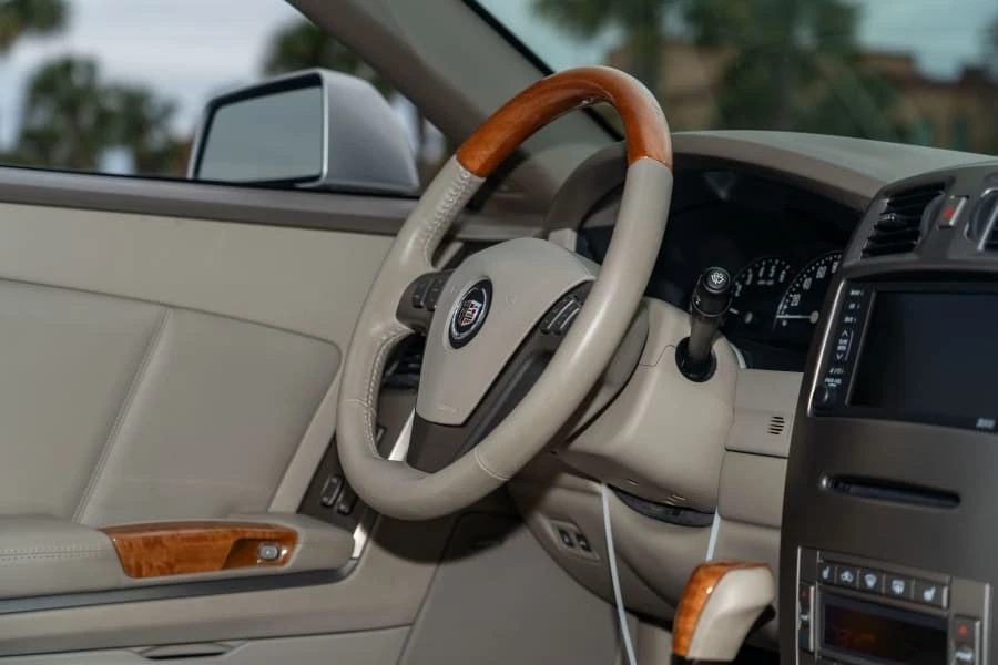 2005 Cadillac XLR - Image 25 of 31