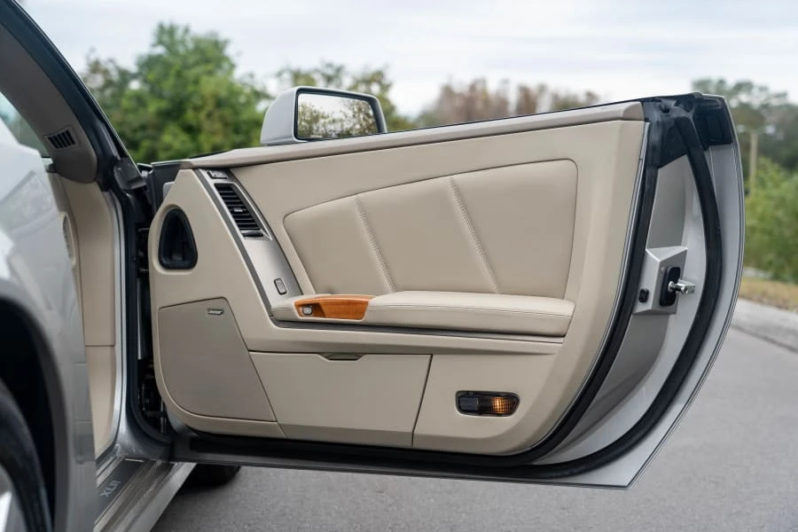 2005 Cadillac XLR - Image 24 of 31