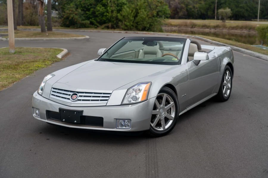 2005 Cadillac XLR - Image 8 of 31
