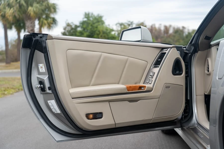 2005 Cadillac XLR - Image 21 of 31