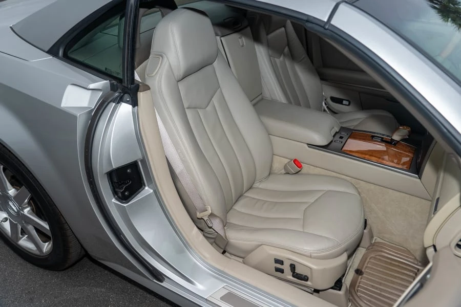 2005 Cadillac XLR - Image 27 of 31