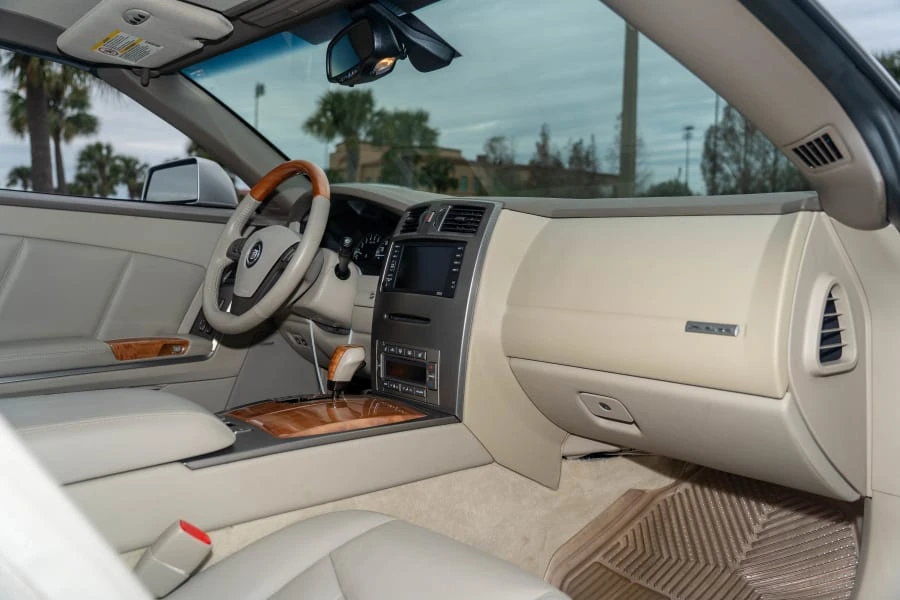 2005 Cadillac XLR - Image 19 of 31