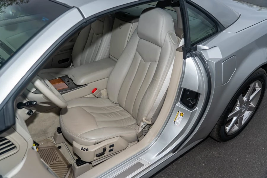 2005 Cadillac XLR - Image 22 of 31