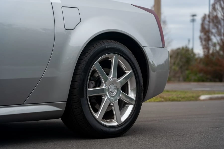 2005 Cadillac XLR - Image 14 of 31
