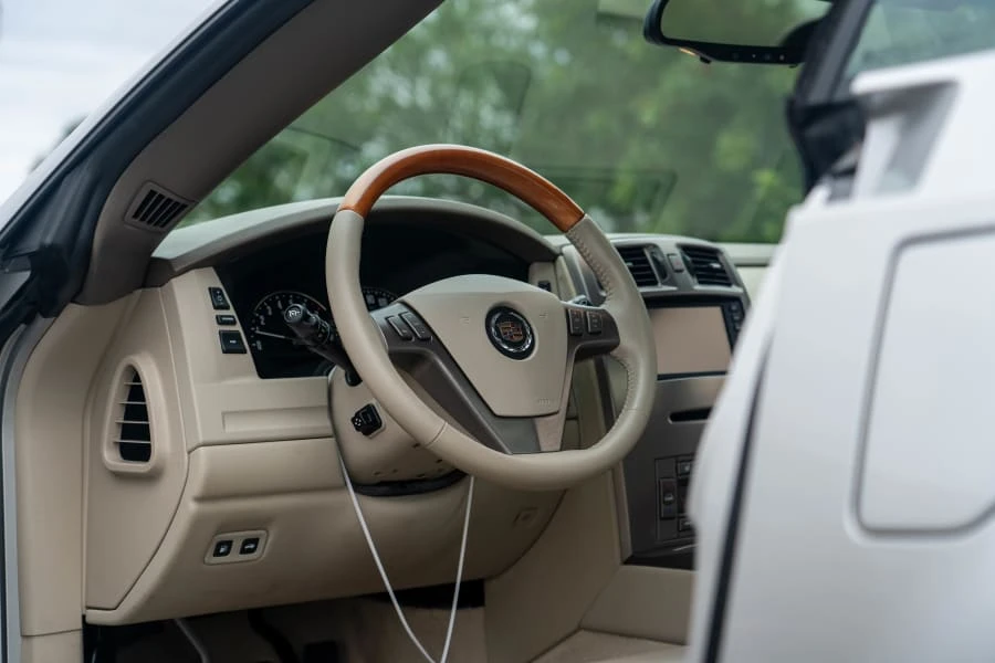 2005 Cadillac XLR - Image 20 of 31