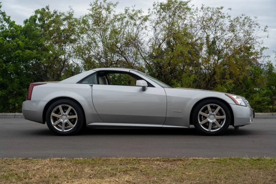 2005 Cadillac XLR - Image 2 of 31