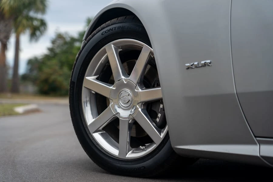 2005 Cadillac XLR - Image 18 of 31