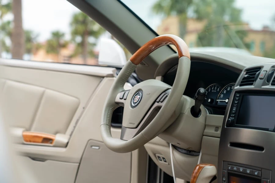 2005 Cadillac XLR - Image 26 of 31