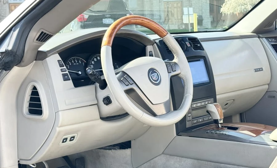 2005 Cadillac XLR - Image 20 of 27
