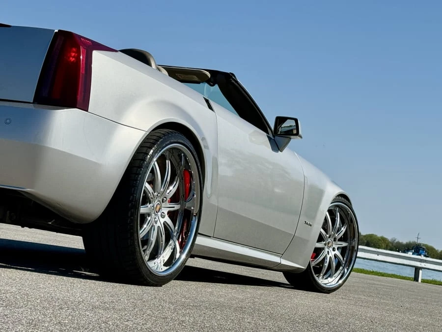 2005 Cadillac XLR - Image 10 of 27