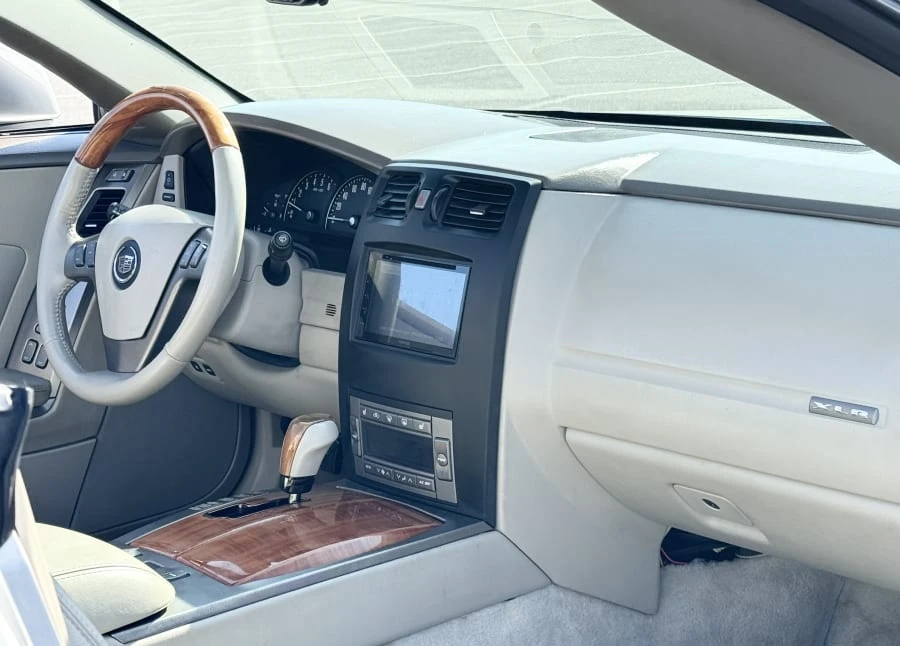 2005 Cadillac XLR - Image 21 of 27