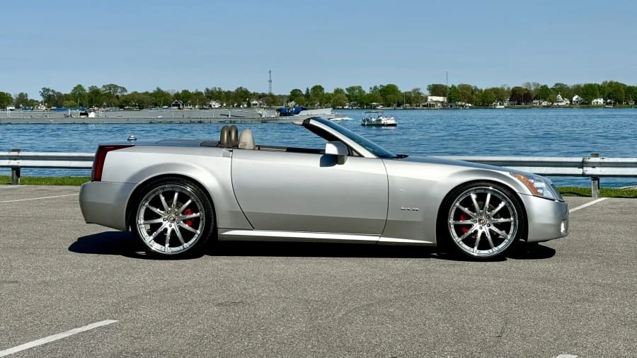 2005 Cadillac XLR - Image 2 of 27