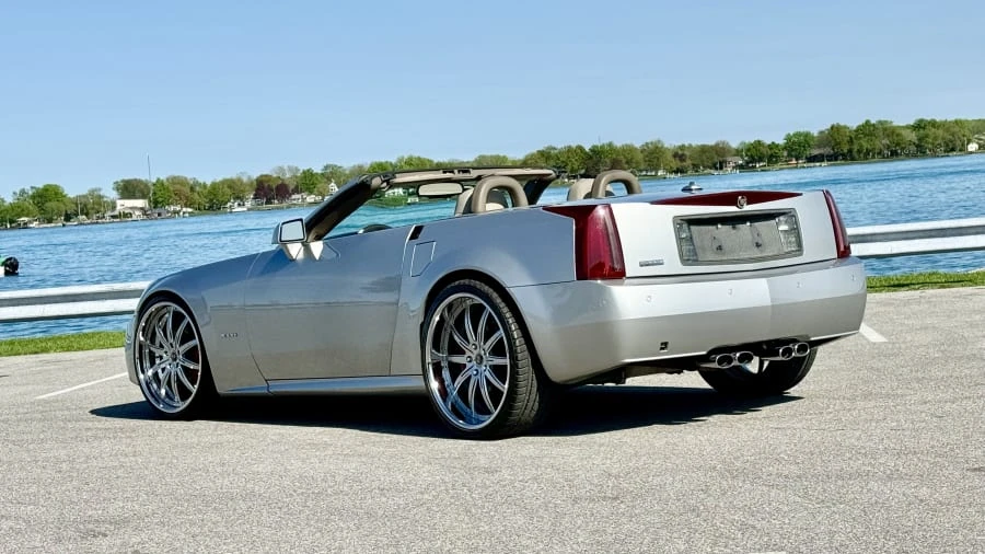 2005 Cadillac XLR - Image 7 of 27