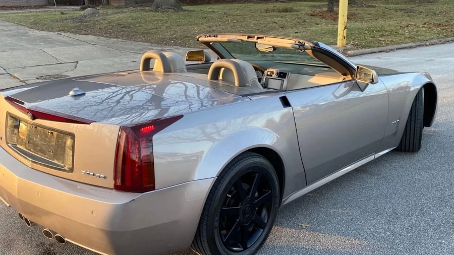 2005 Cadillac XLR - Image 10 of 12