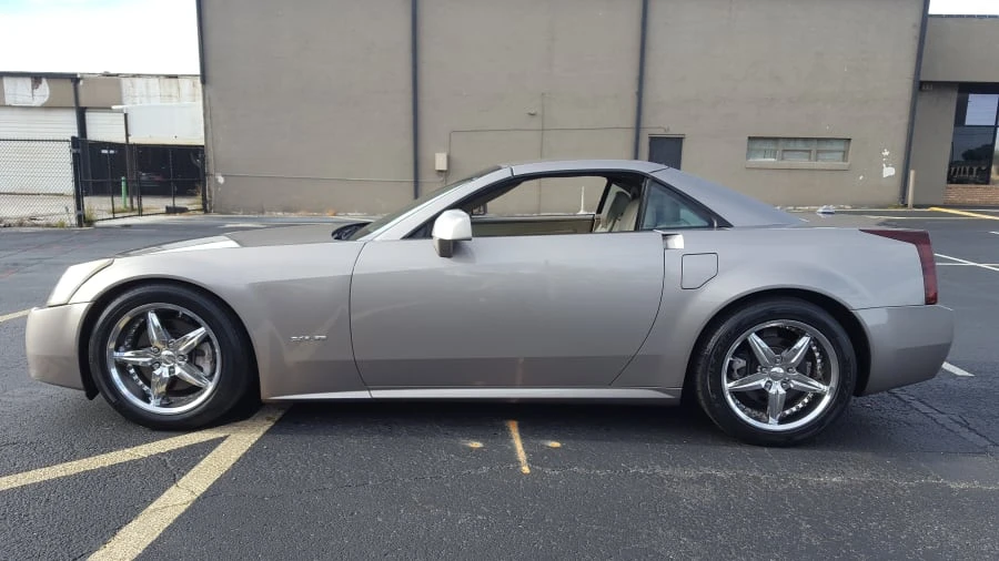 2005 Cadillac XLR - Image 2 of 11