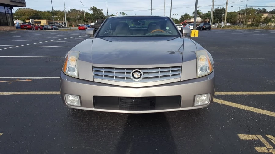 2005 Cadillac XLR - Image 9 of 11