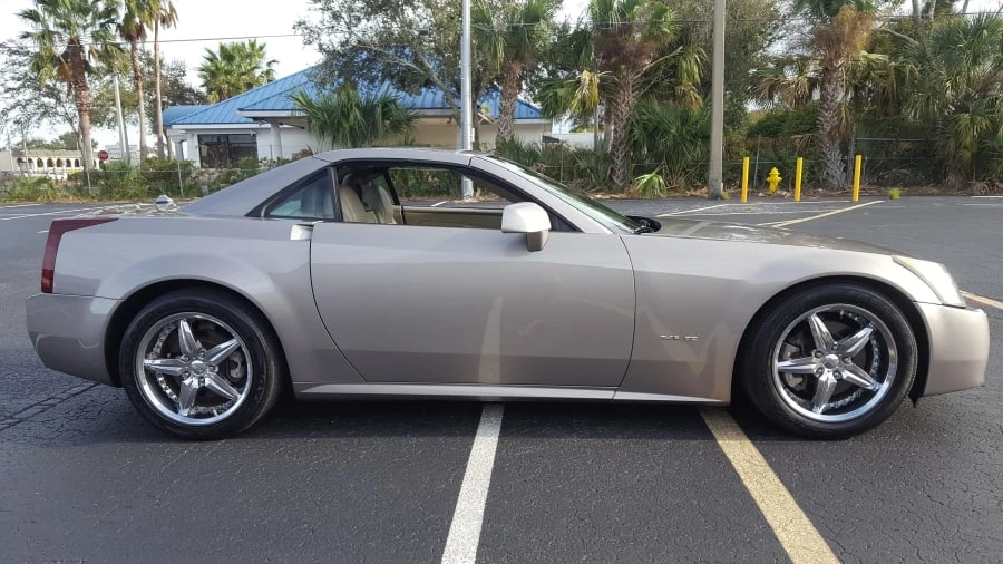 2005 Cadillac XLR - Image 10 of 11
