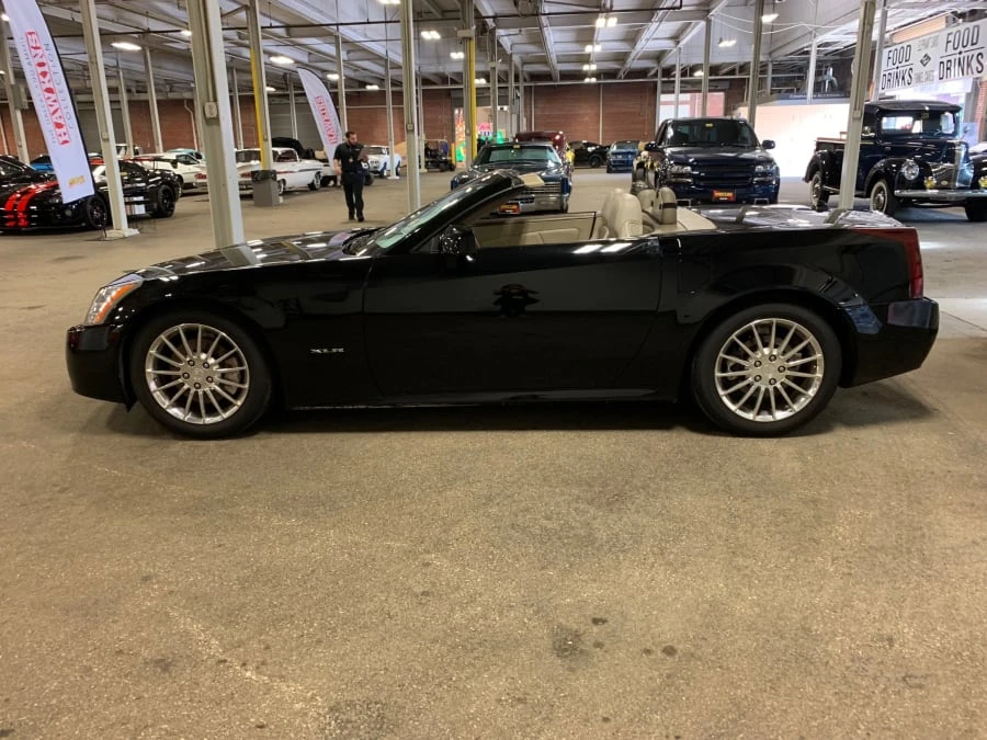 2005 Cadillac XLR - Image 2 of 6