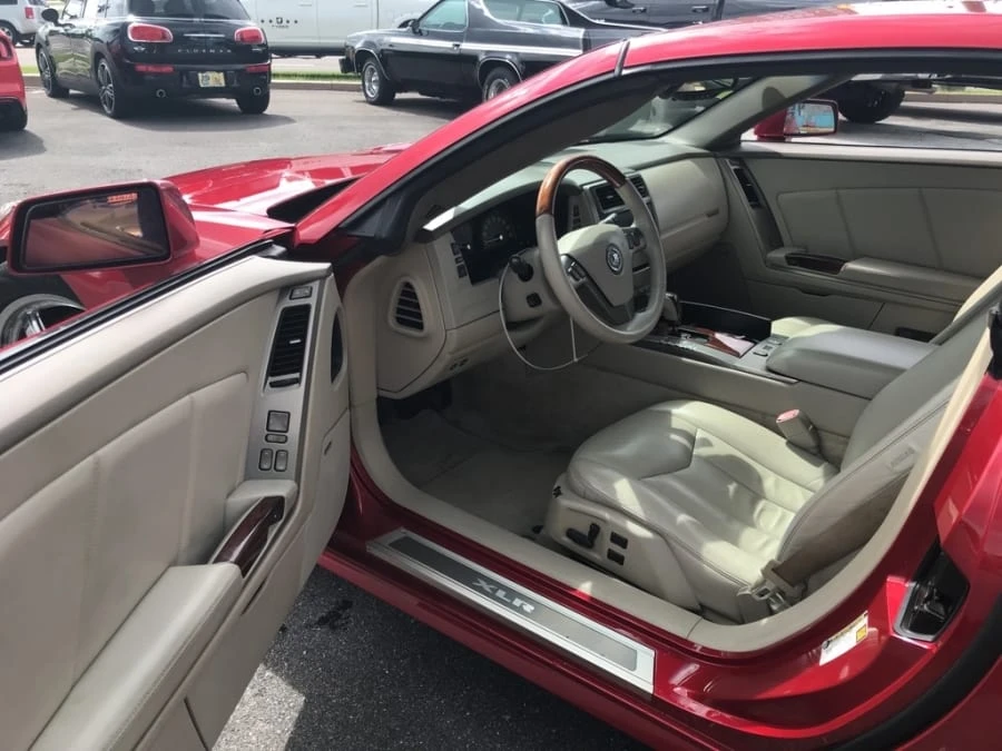 2005 Cadillac XLR - Image 3 of 10